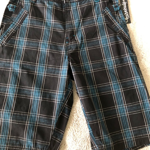 Burnside Brand Men’s Long Shorts with several different outside inside pockets - Picture 4 of 10